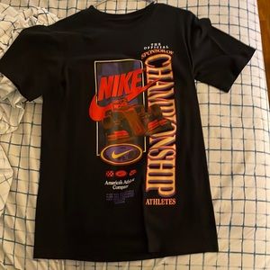 Nike shirt hardly used. Size S